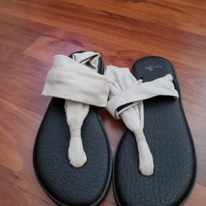Sanuk yoga sandals